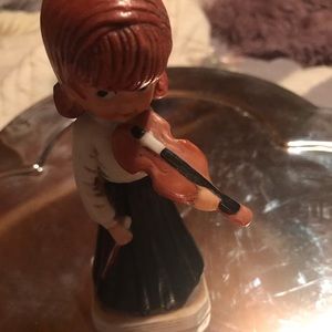 Vintage 1977 Violin girl figurine, Moppets